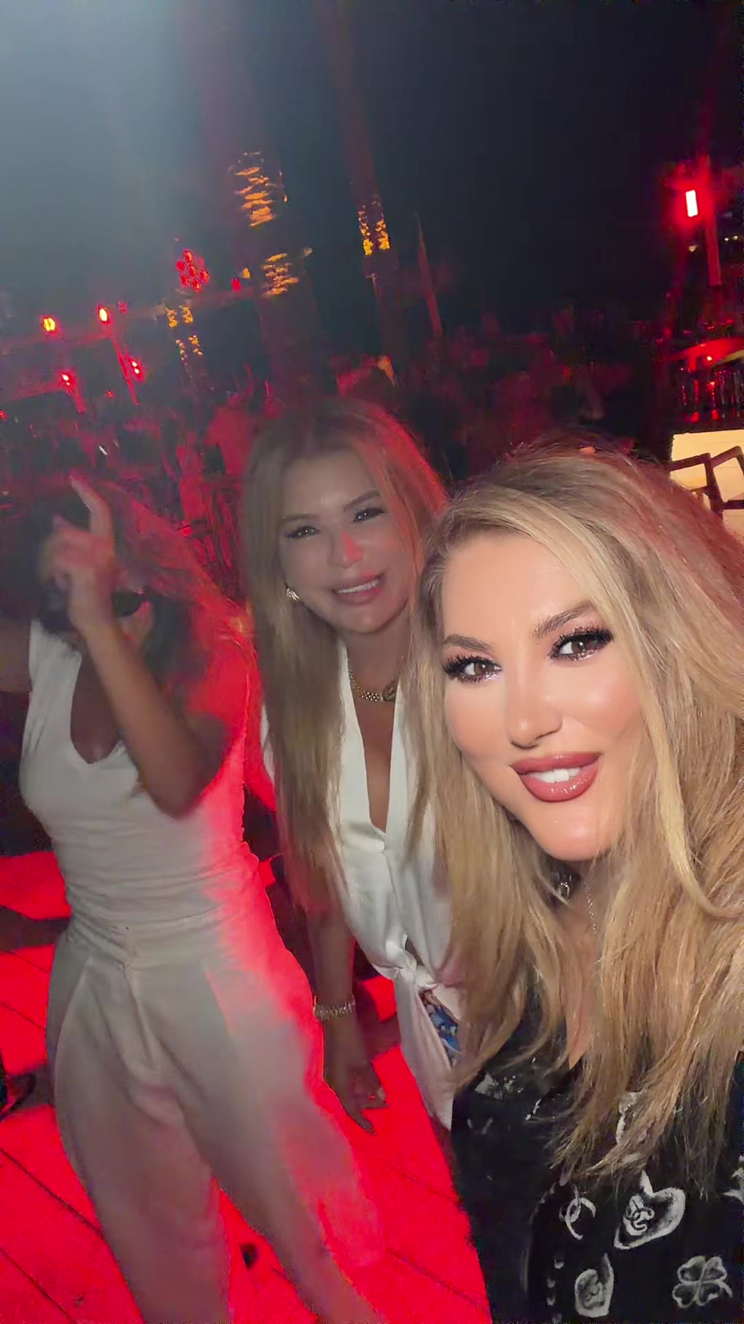 @Queen of Selfie