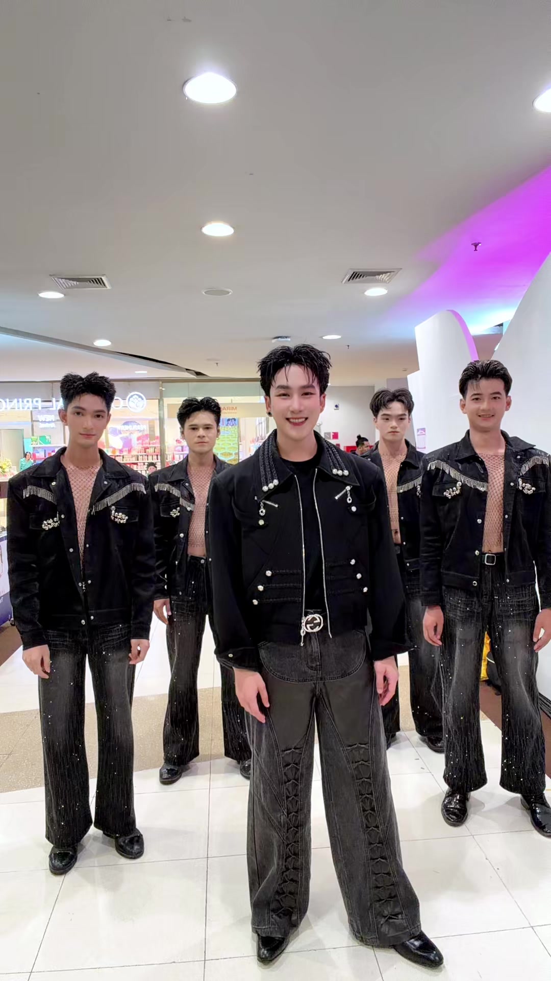 @Pongsagorn Saenpakdee