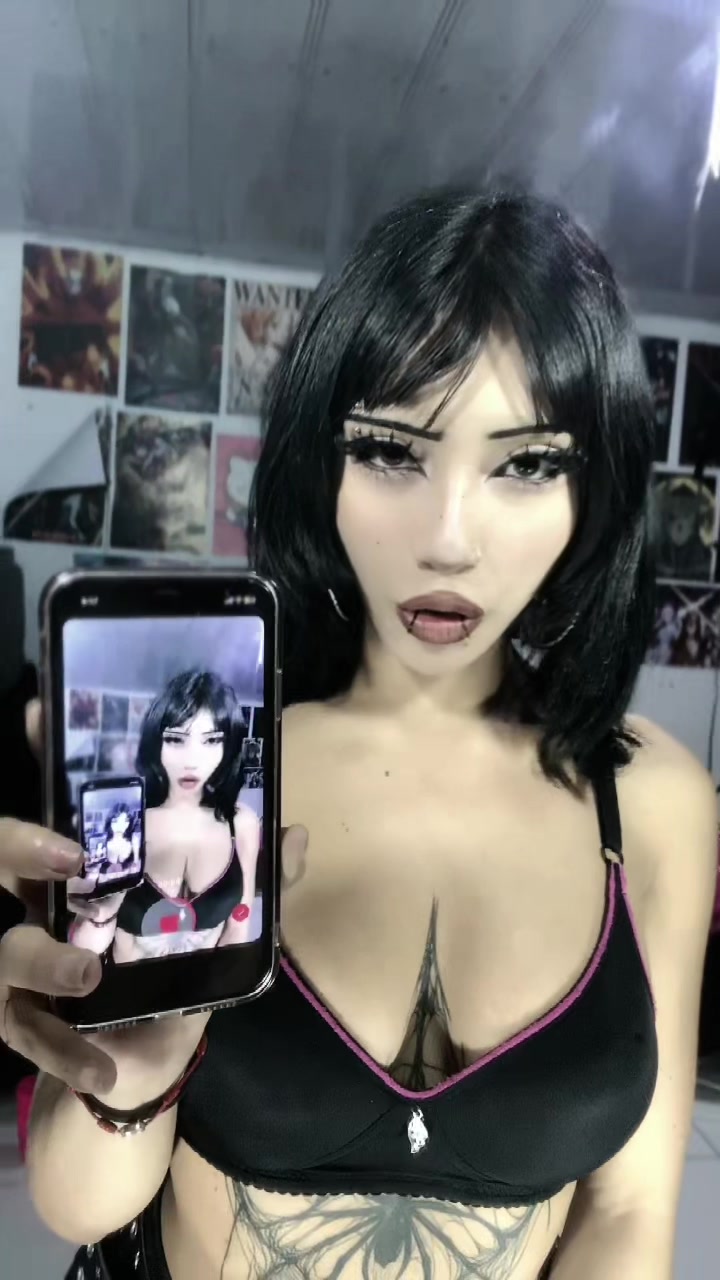 @May🕷️🖤