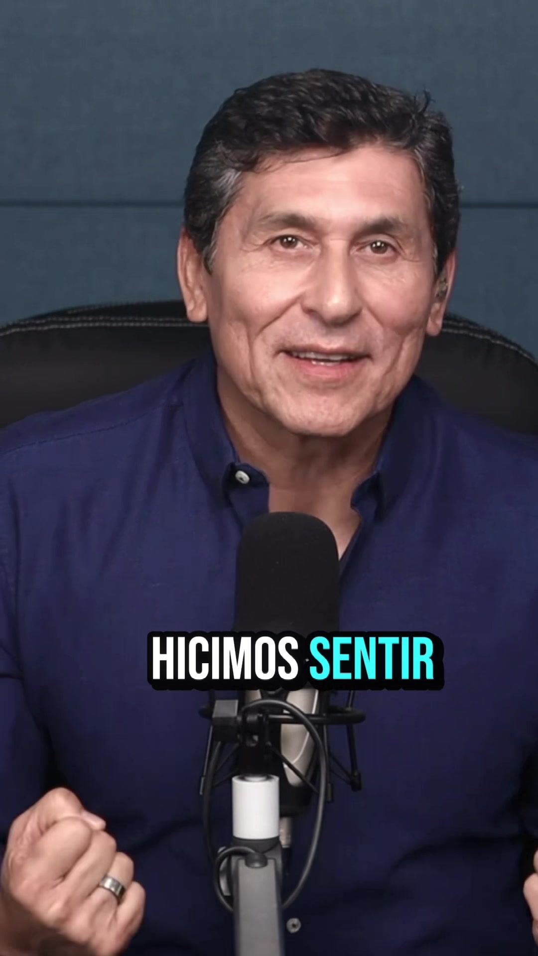@César Lozano