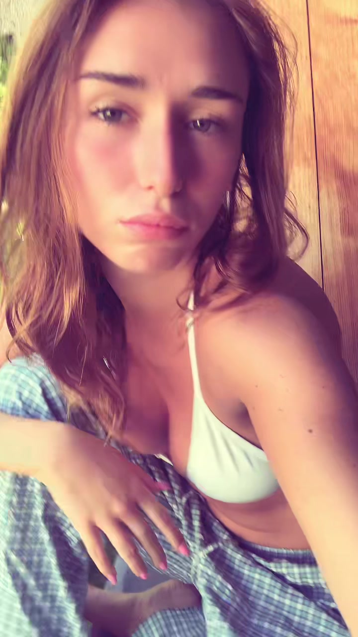 @anoukabella