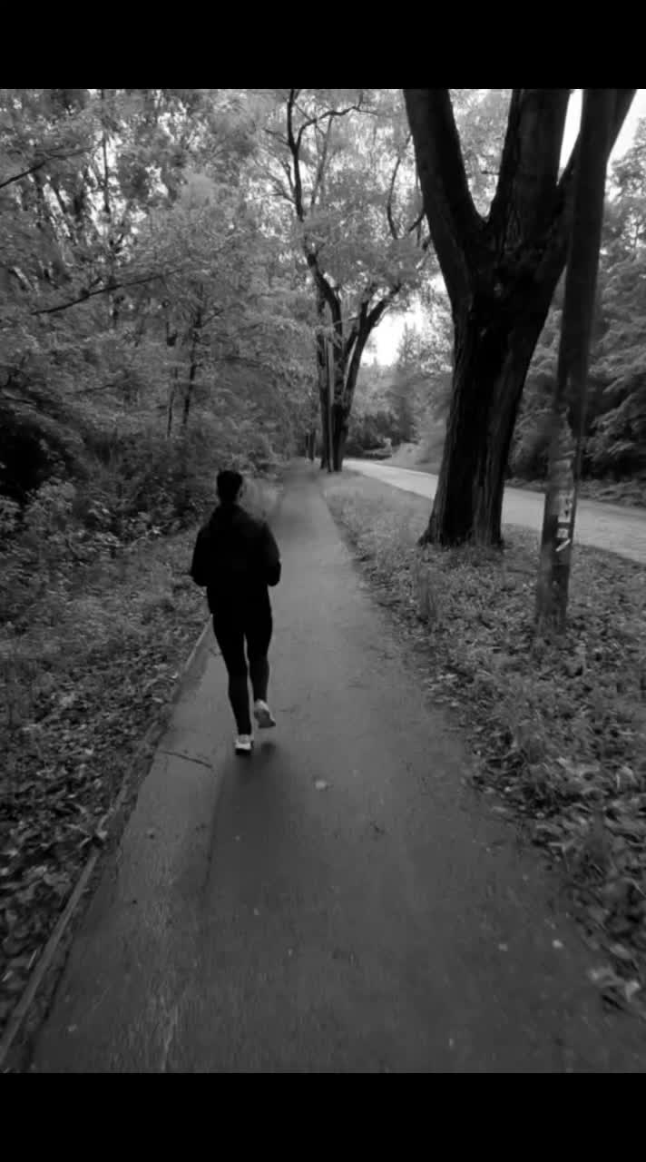 @&Lambda;NTJ&Xi; &bull;V&Lambda;R&Oslash;s RUNN&Xi;R GIRL&bull;