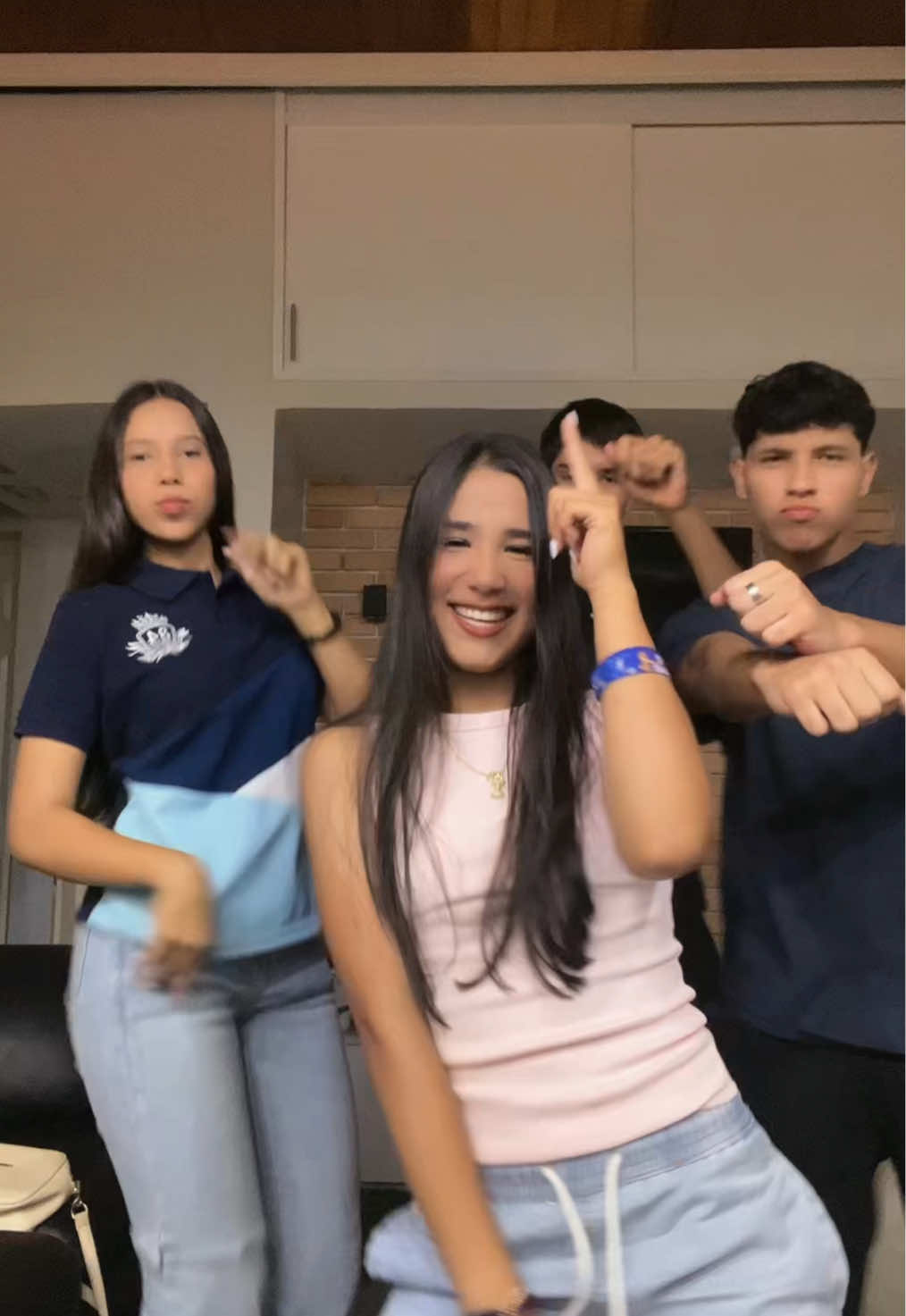 @Ivanna Ayala 🎤