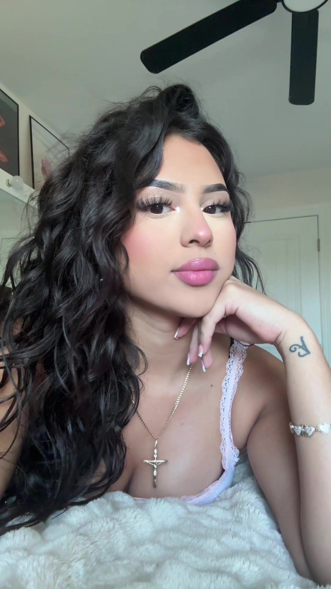 @lifeofanahi