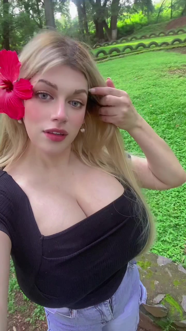 @Valeria Rose