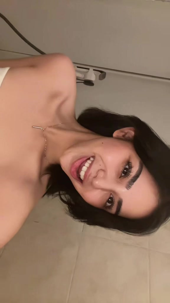 @Laursaur🦖