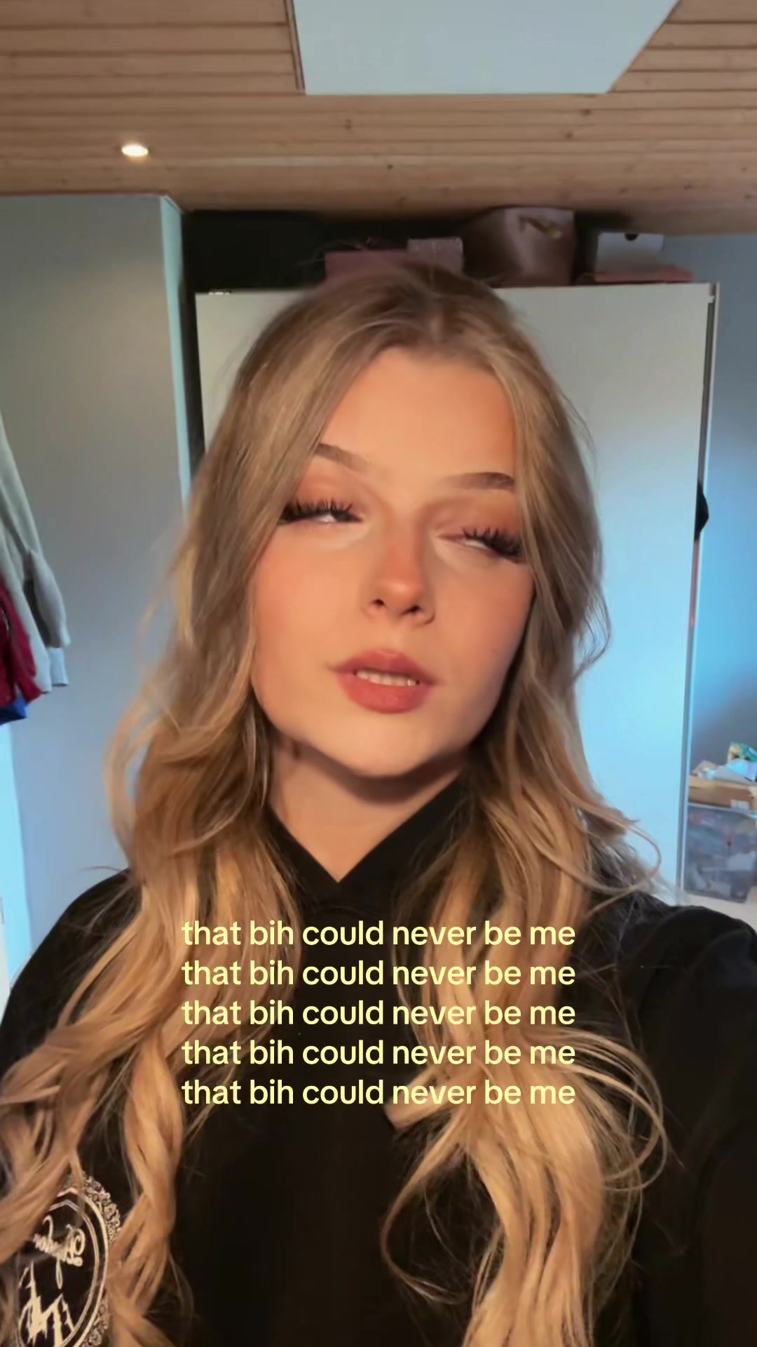 @ꨄ✧ 𝓐𝓷𝓽𝓸𝓷𝓲𝓪 ✧ꨄ