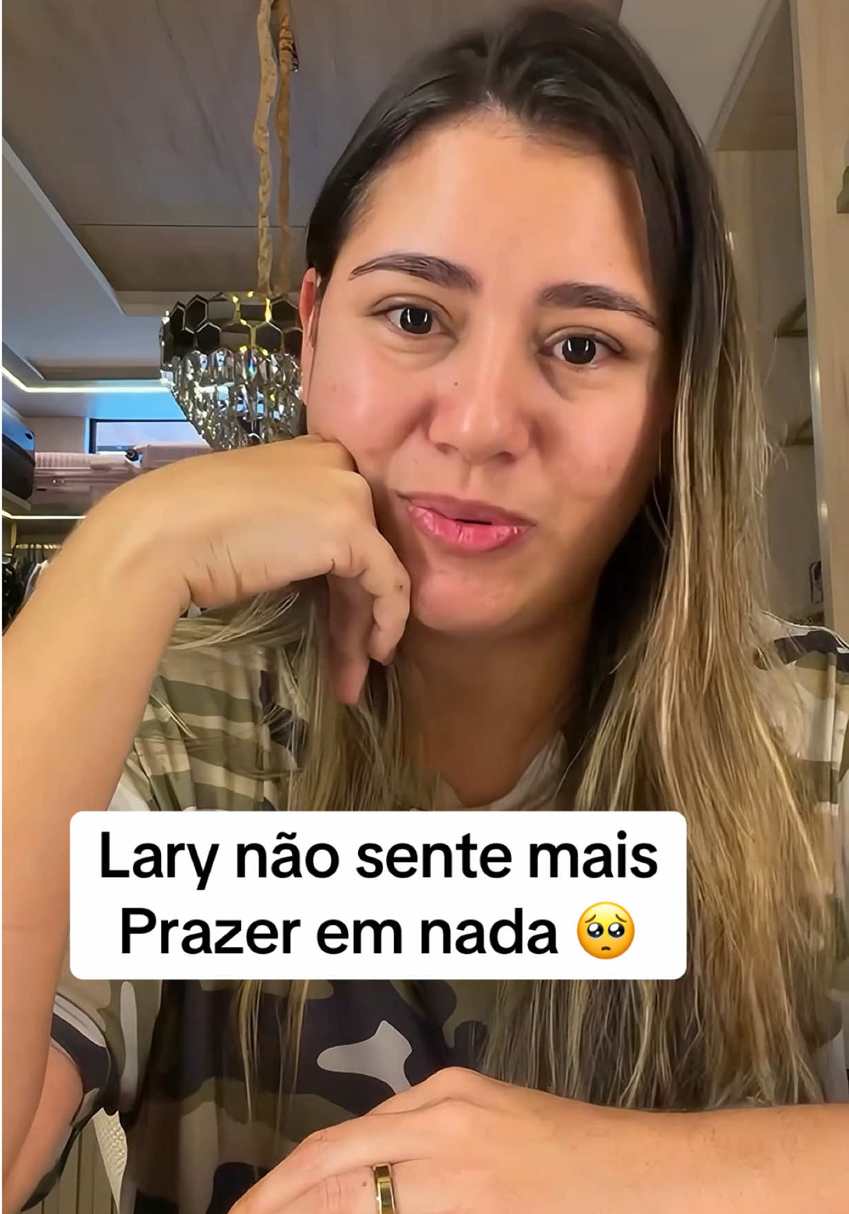 @laryiingrid01