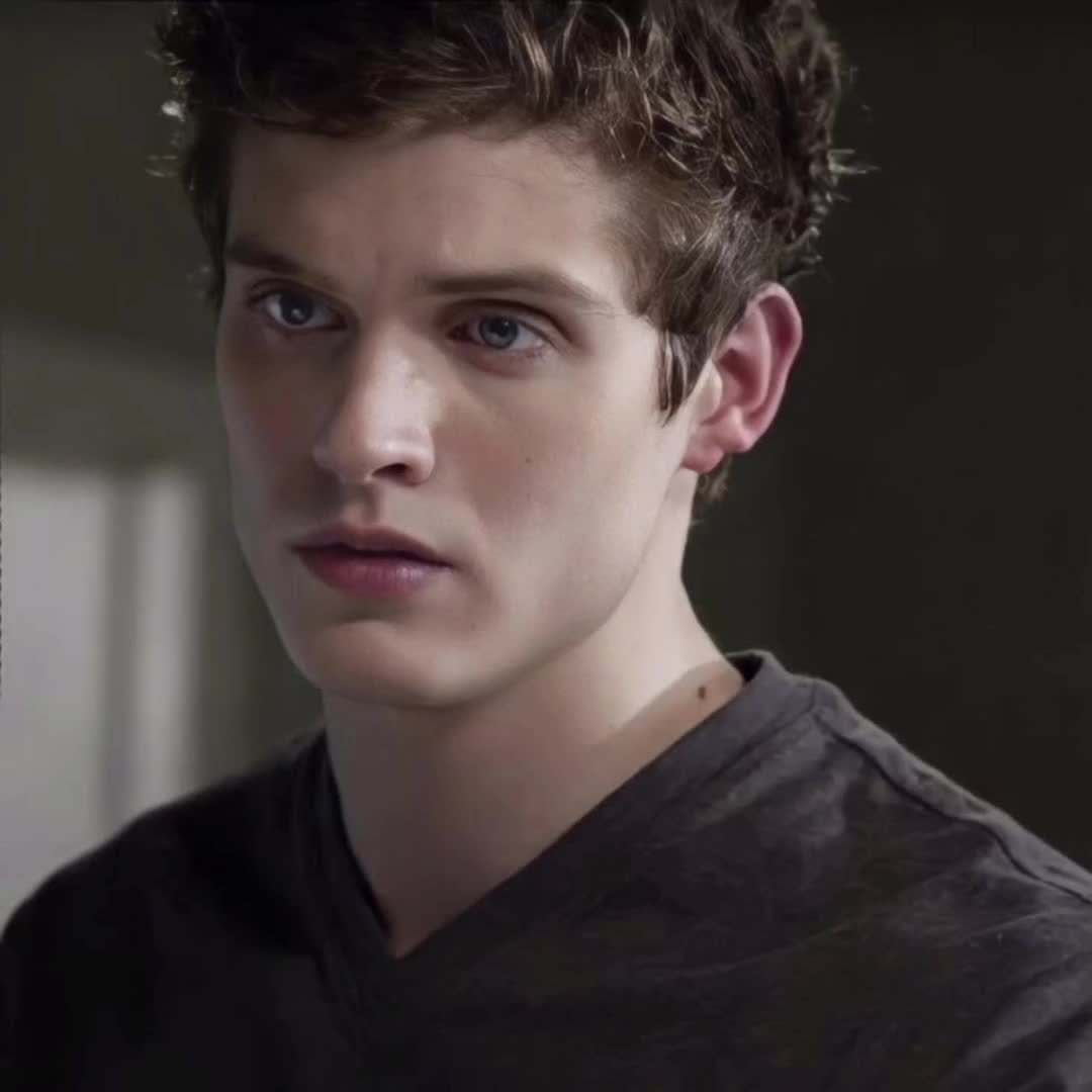 @📚Stilinski_24✨️