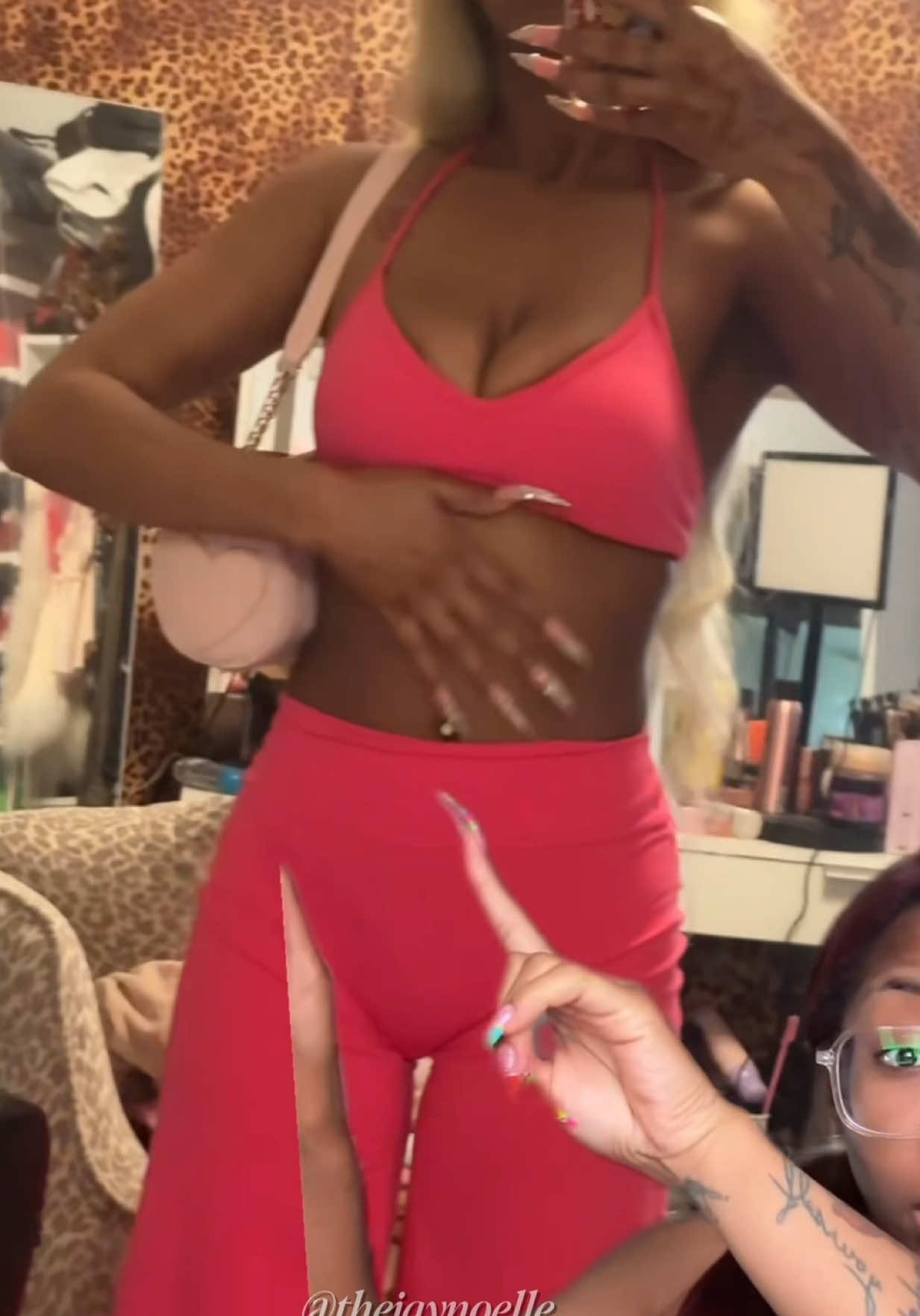 @JAY NOELLE🎀