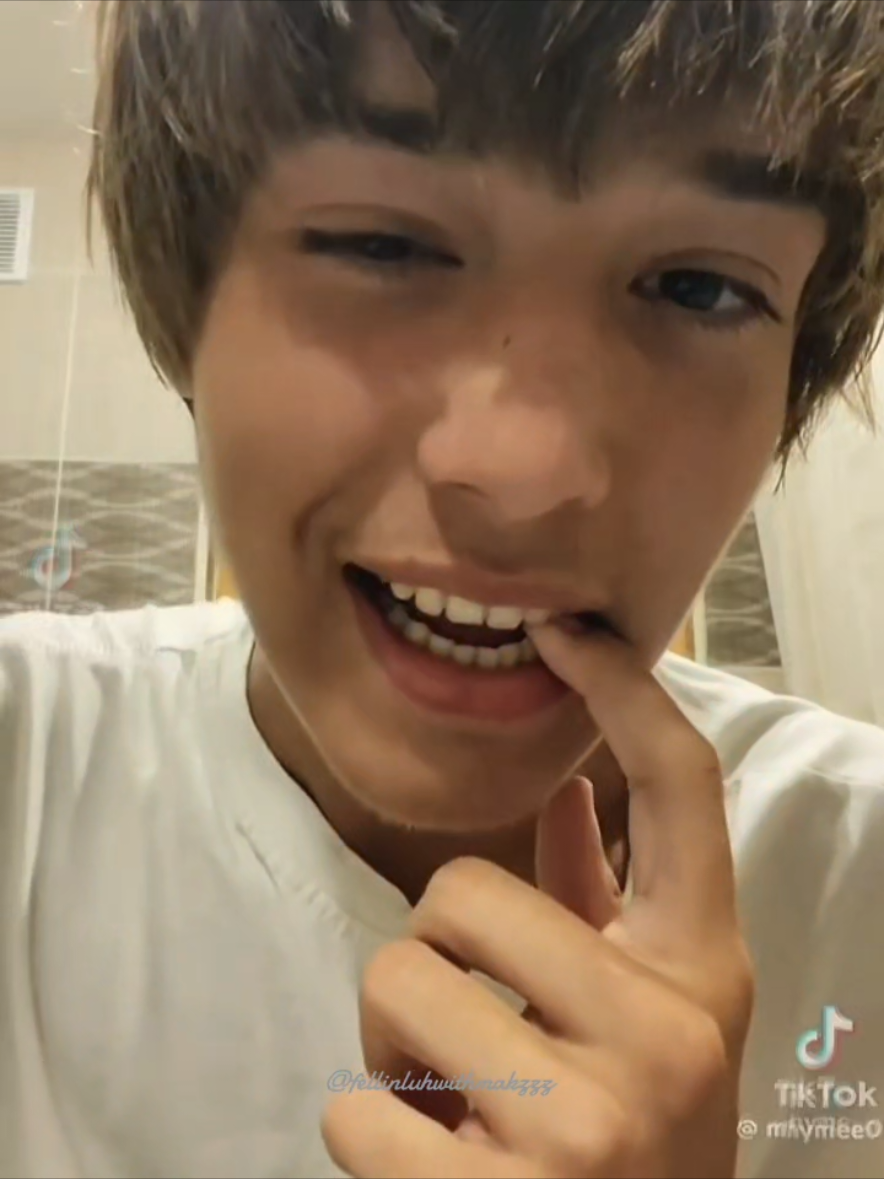 @🎥