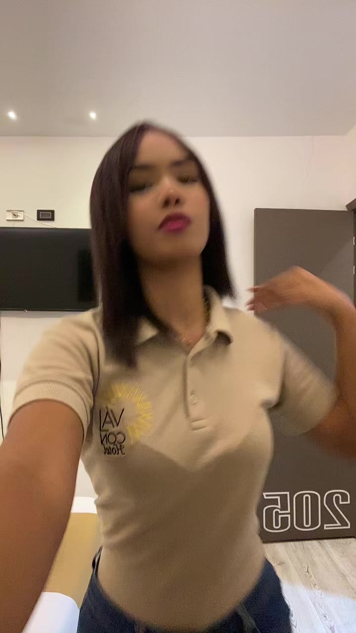 @whoisAna._