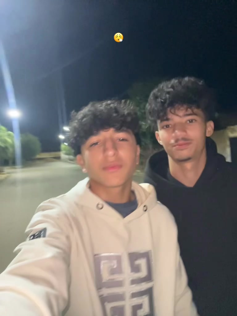 @๐จ๐๐
๐๐e ๐งโ๏ธ