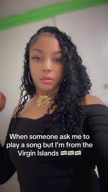 @Chenelle Brady  🇻🇮🇻🇮