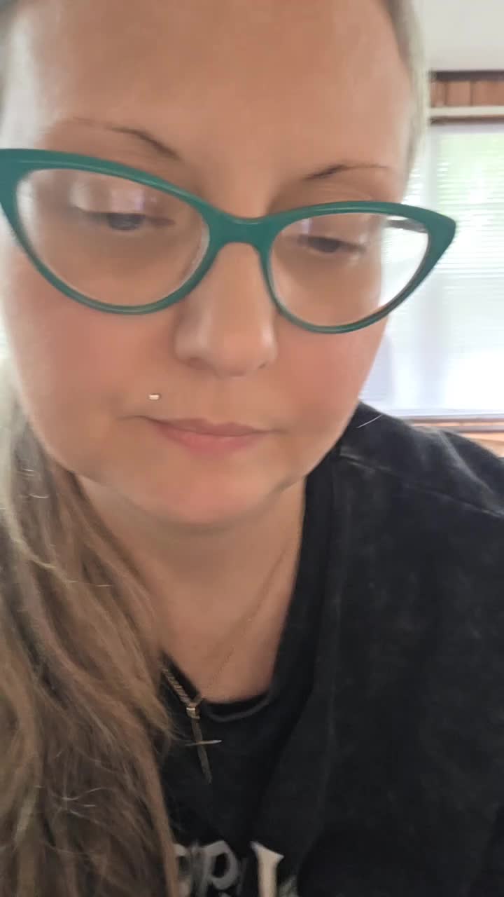 @AlleySchmeowe