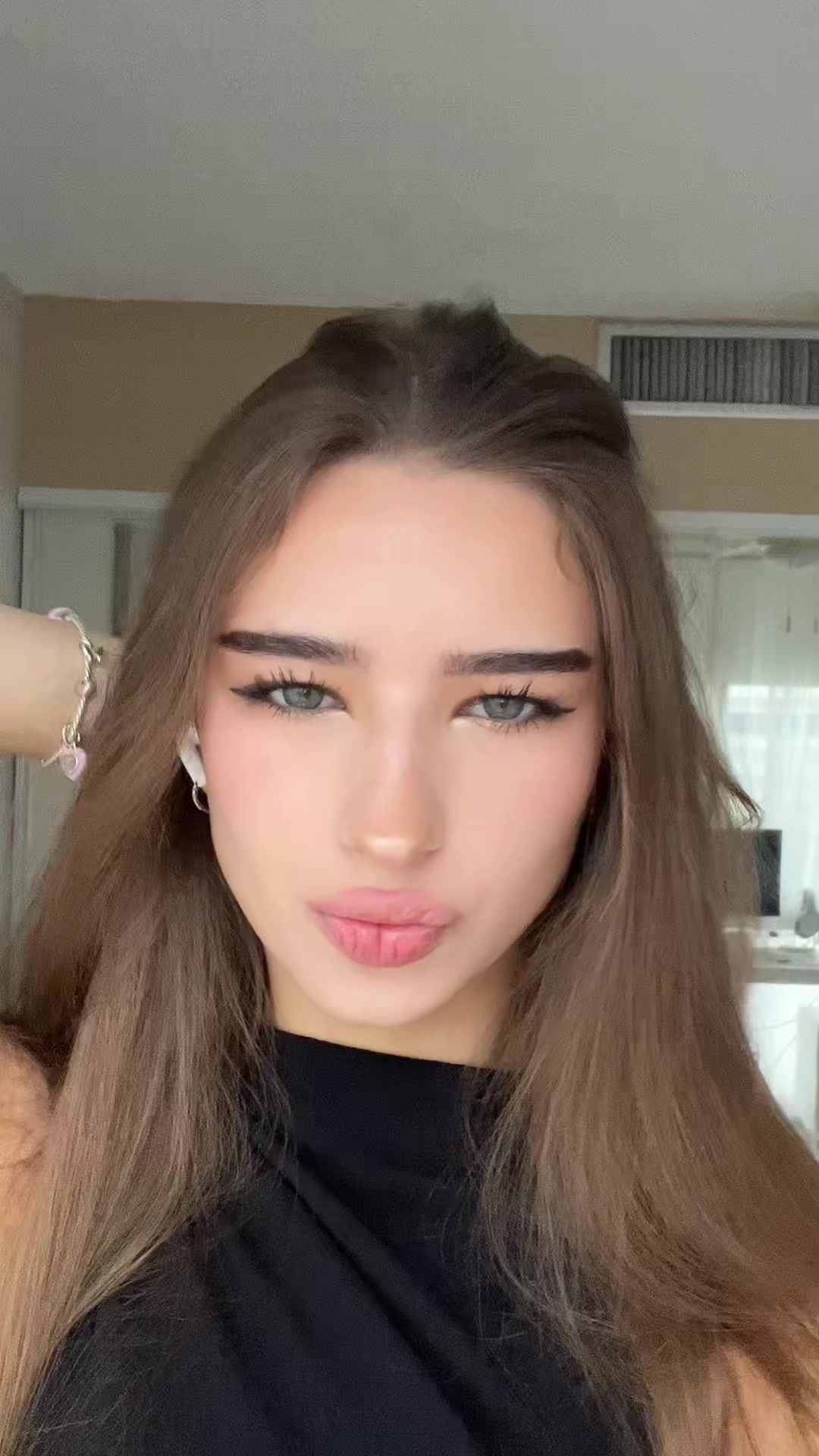 @lizka