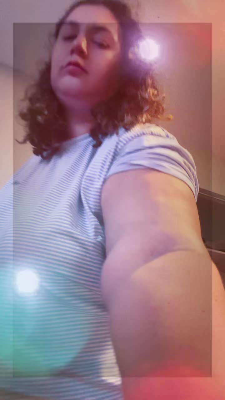 @💜🩷🩵 IceQueen92 🧊 👑 😴🐐