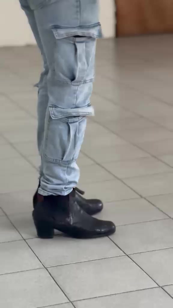 @César Girón