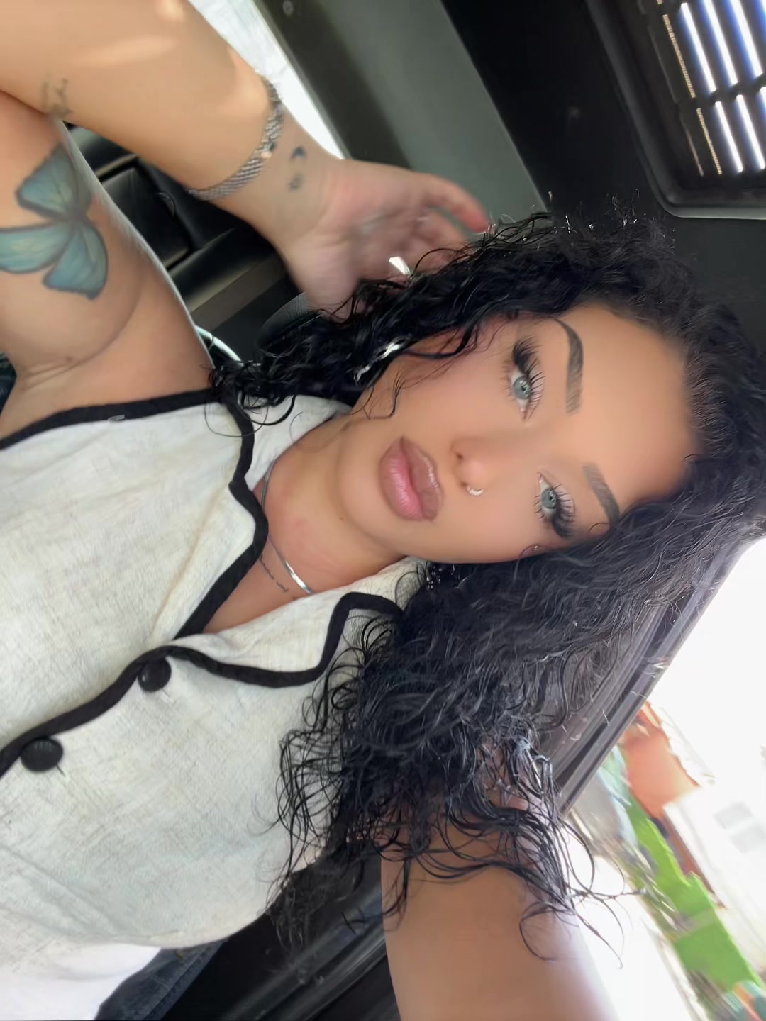 @🦋