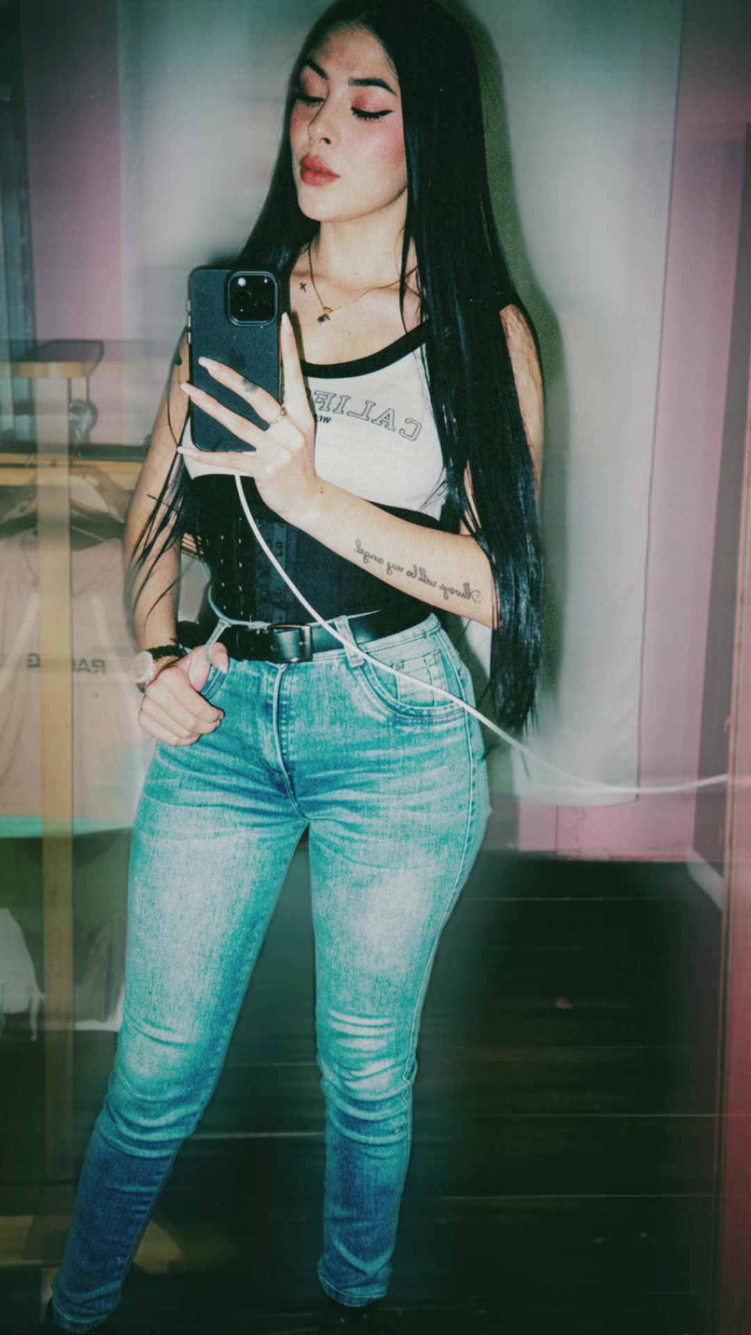 @💣Ángela Vivi