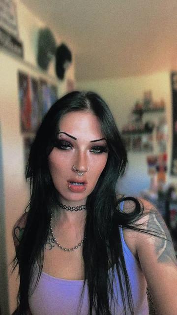 @𝕶𝖆𝖗𝖑𝖞🥀✨🖤
