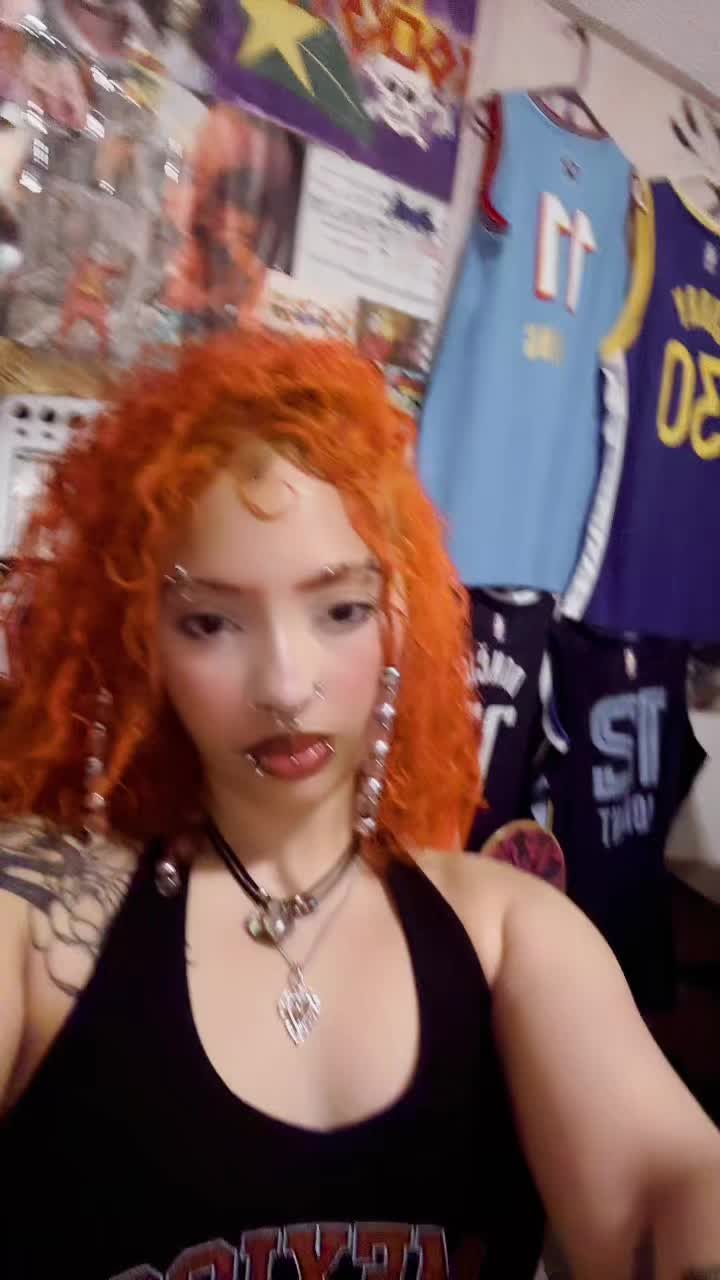 @>:)