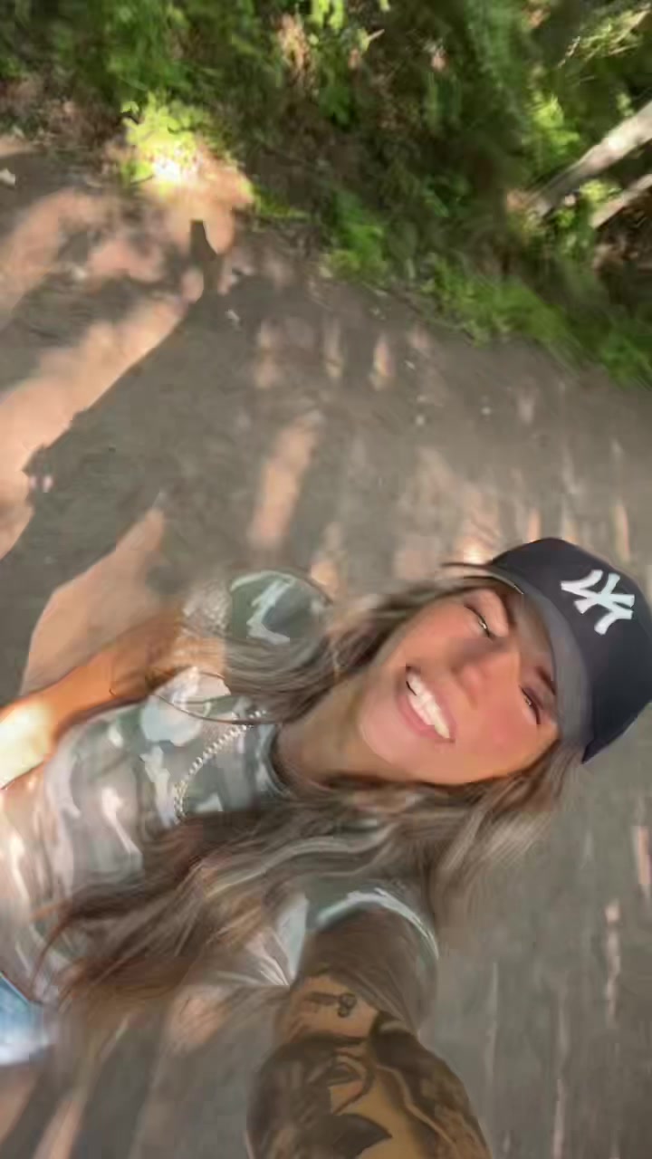 @cryssleb_