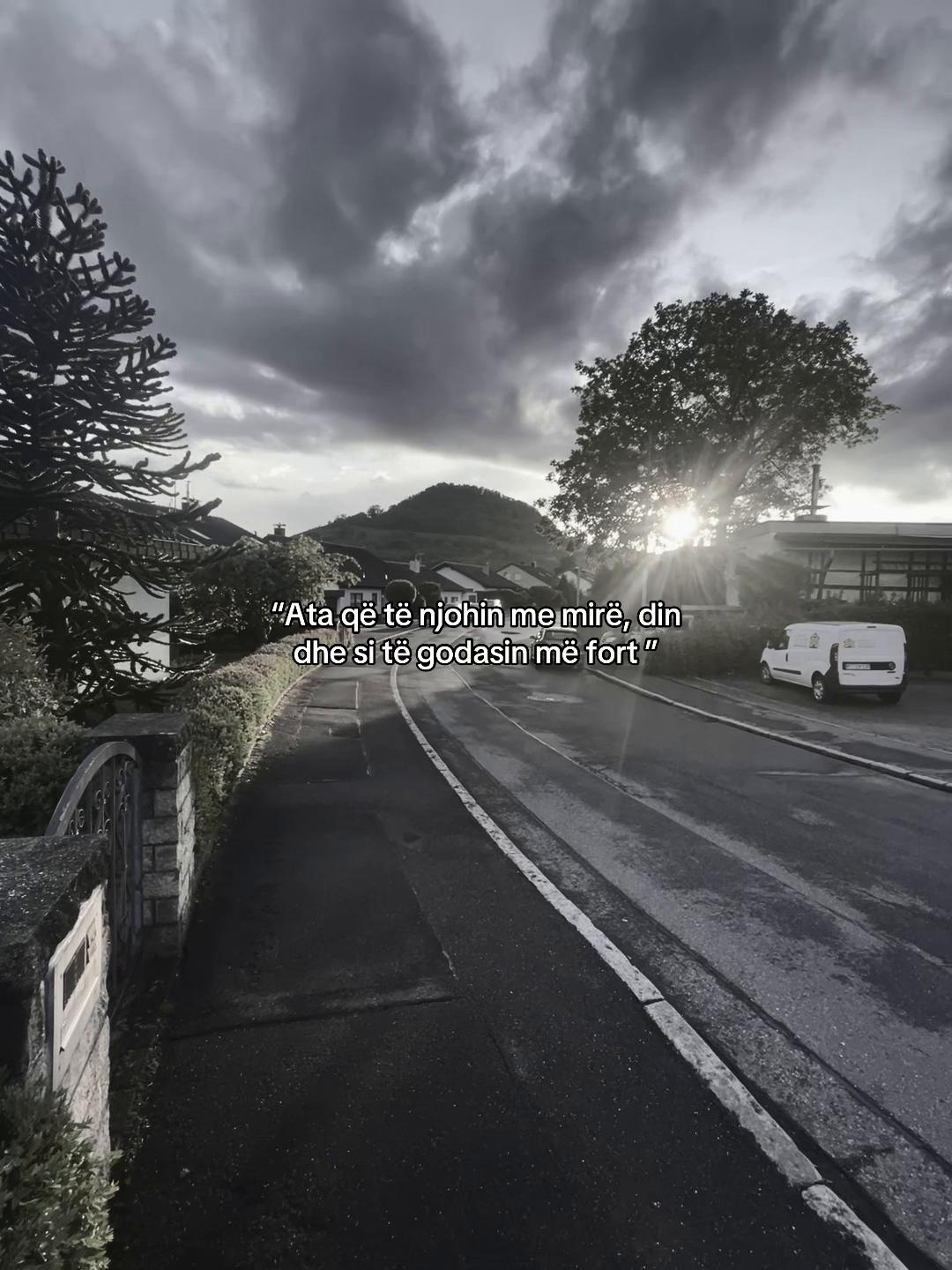 @𝐂𝐚𝐥𝐥 𝐌𝐞 𝐓𝐨𝐧𝐢