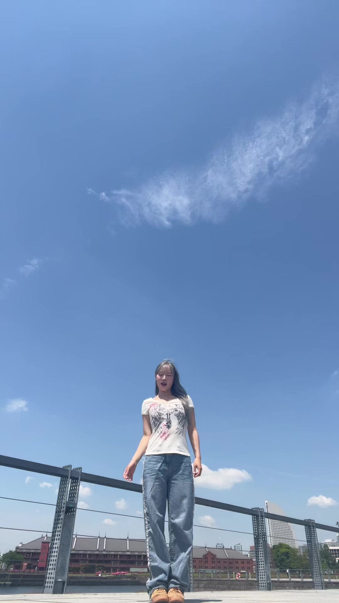 @もな