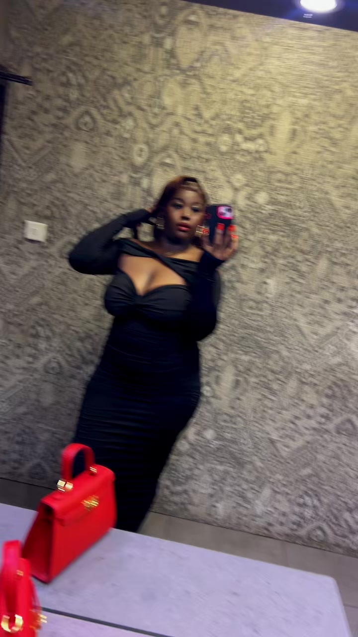 @Vickynatu