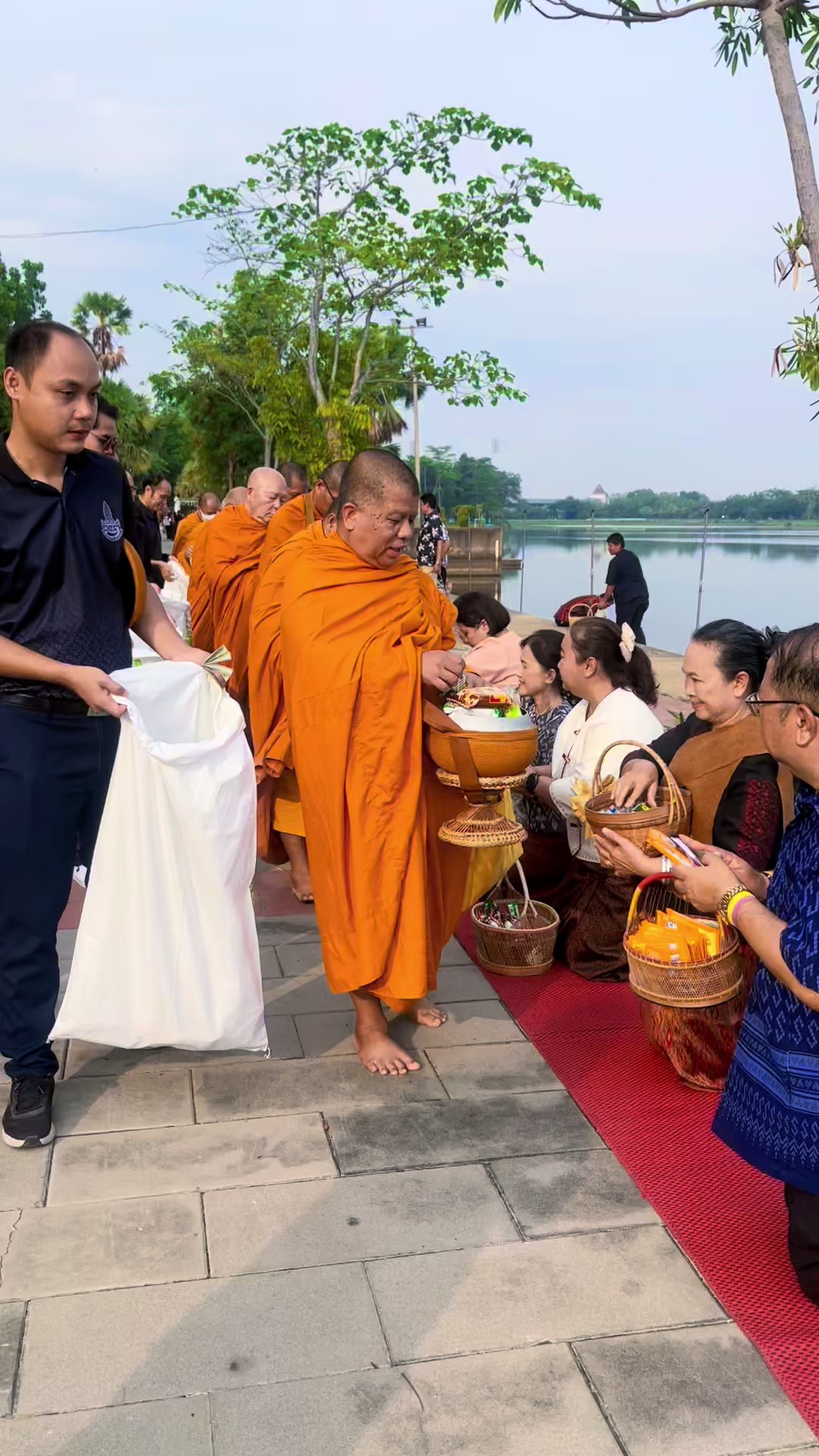 @ทองจันทร์ ศรีสุธรรม