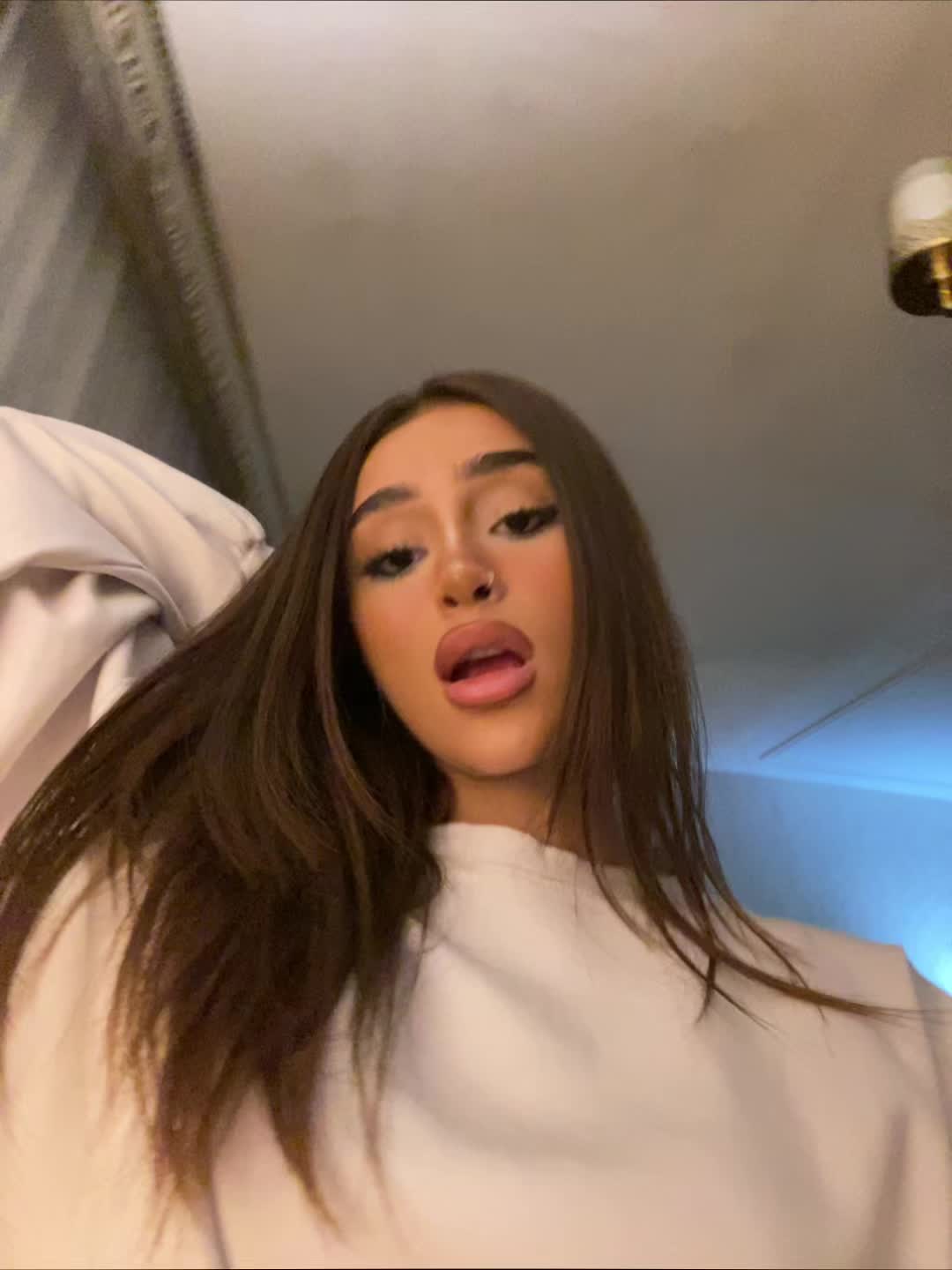 @hellenaslh