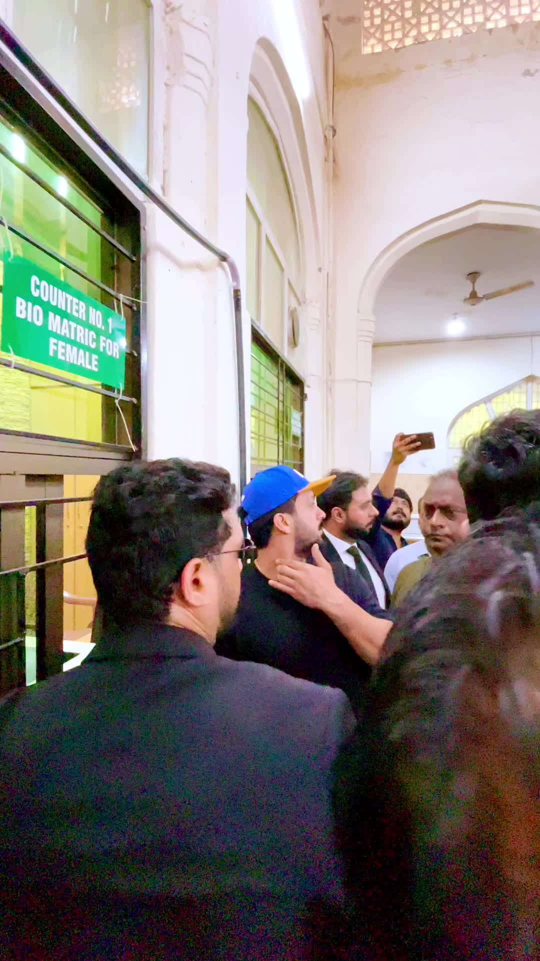 @Waqas Mia ®️