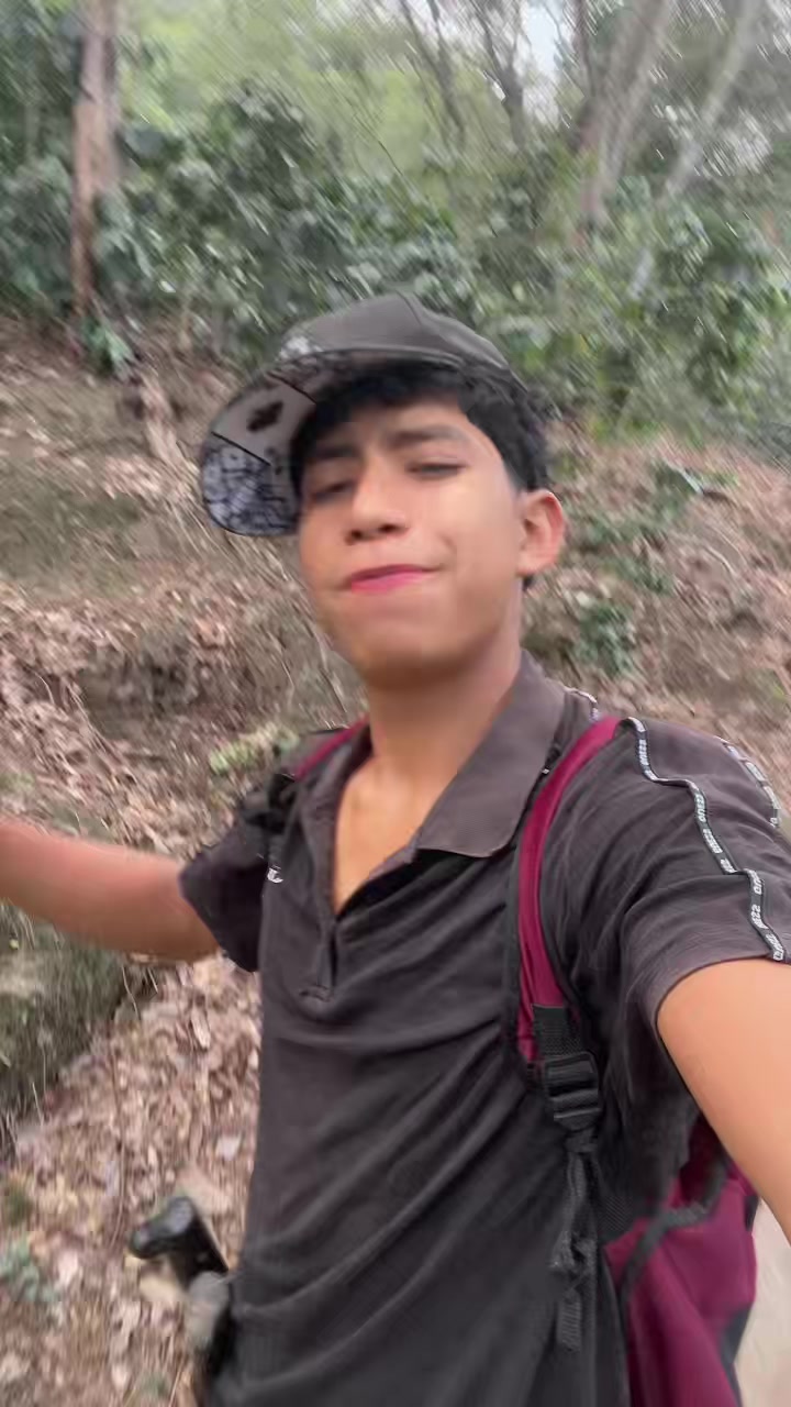@ . >niñotrueno🦥🌫️🦦