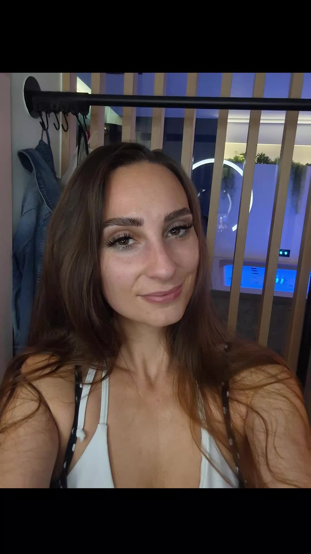 @Niny47443