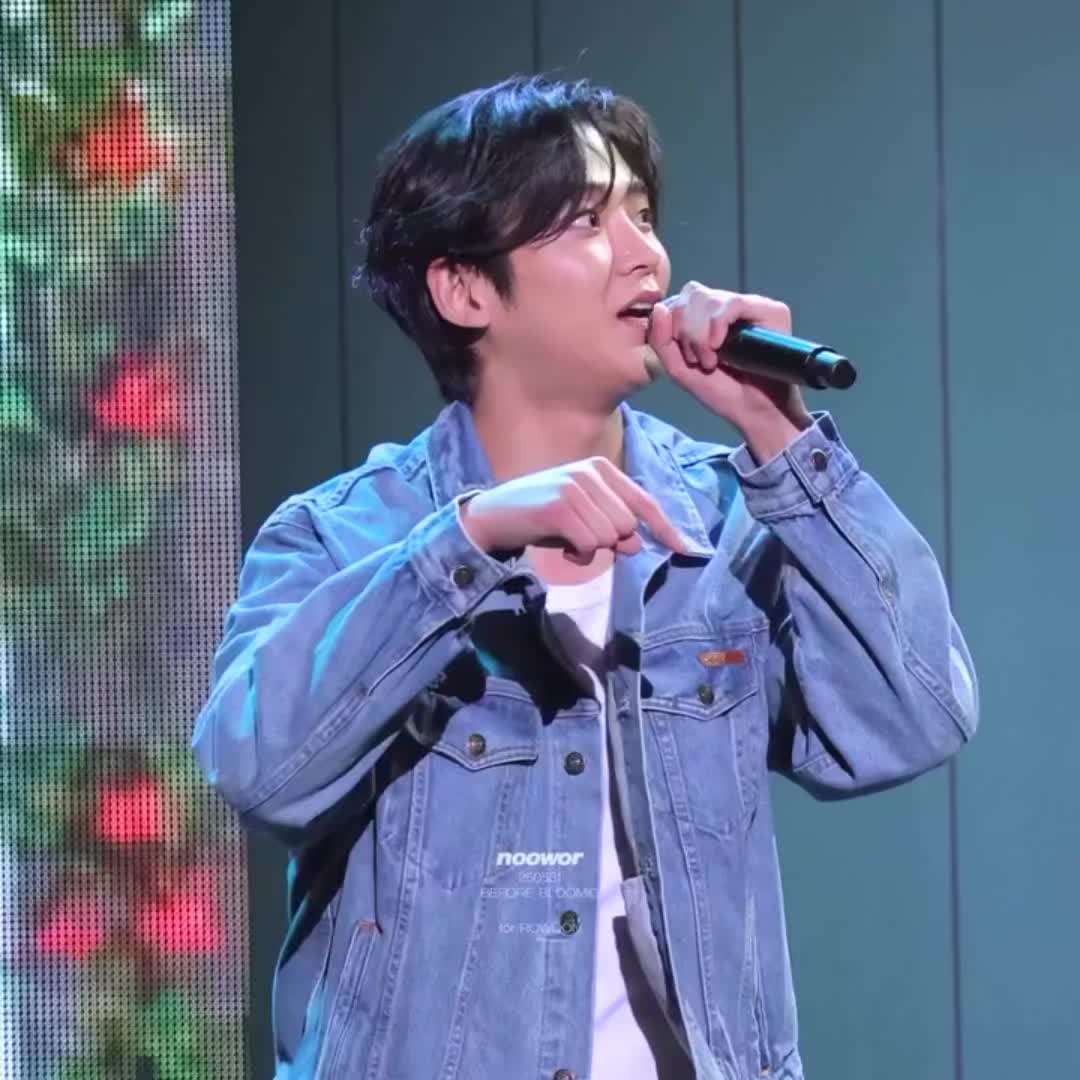 @Italian_Rowoon_fan