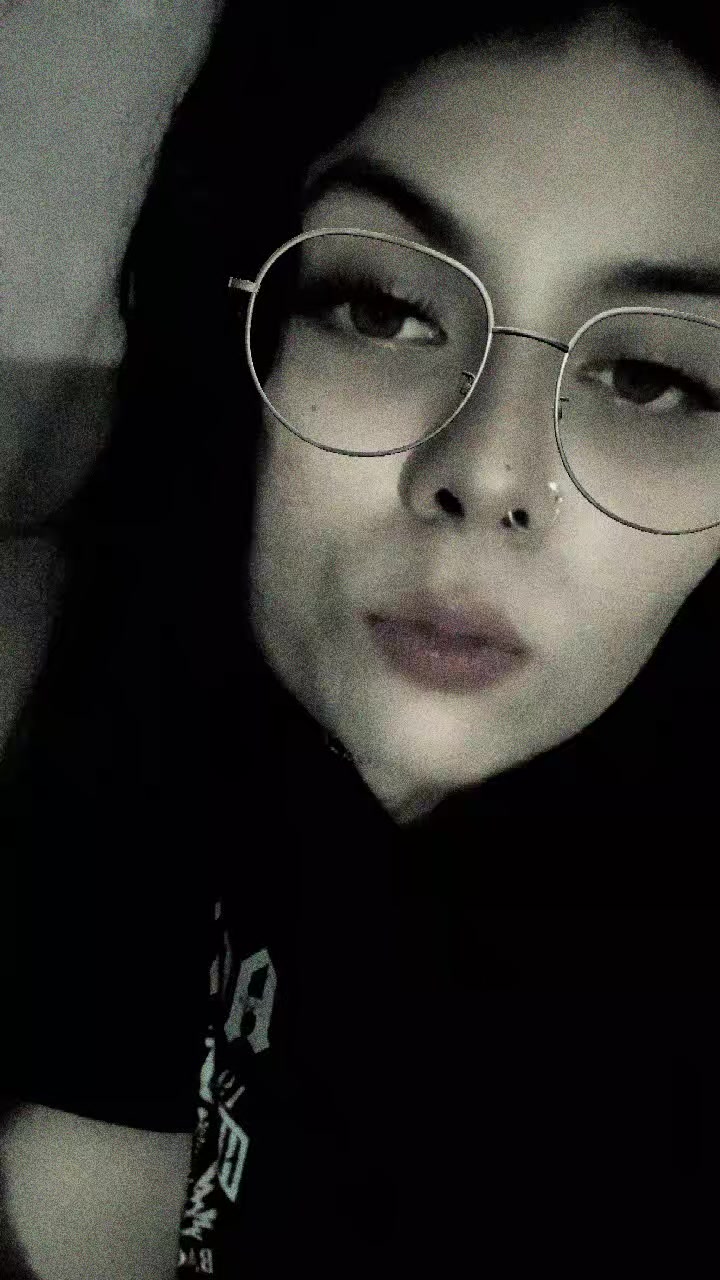 @YARESSI LOZANO💋