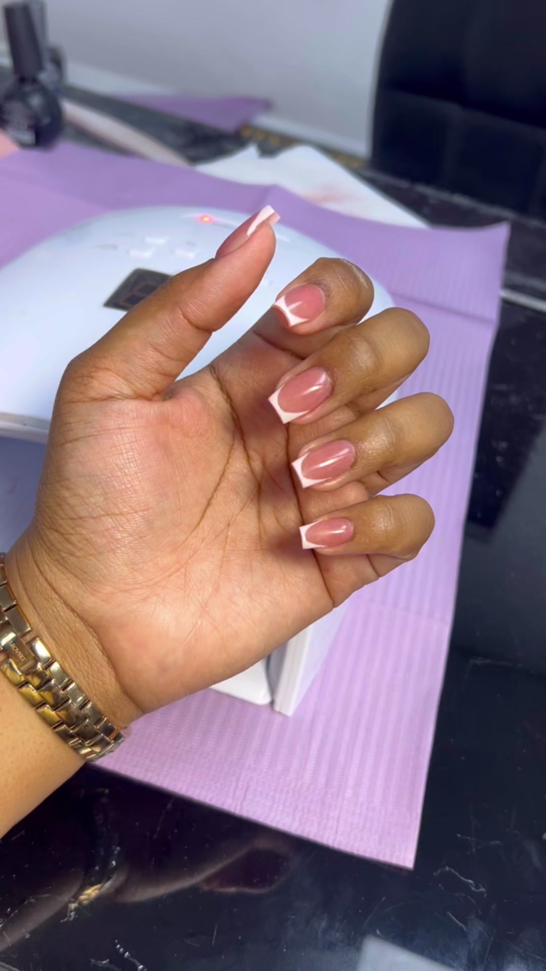 @adenailss
