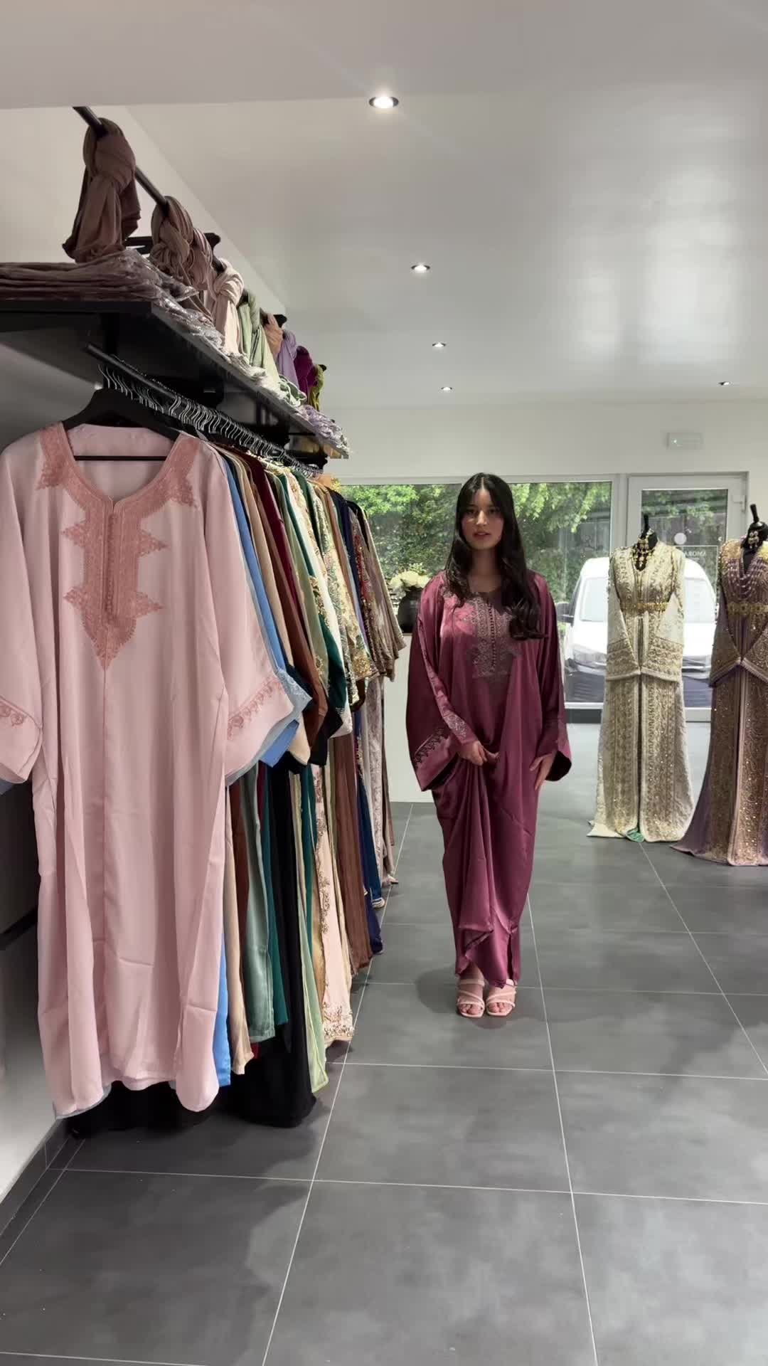 @Amora.Dresses