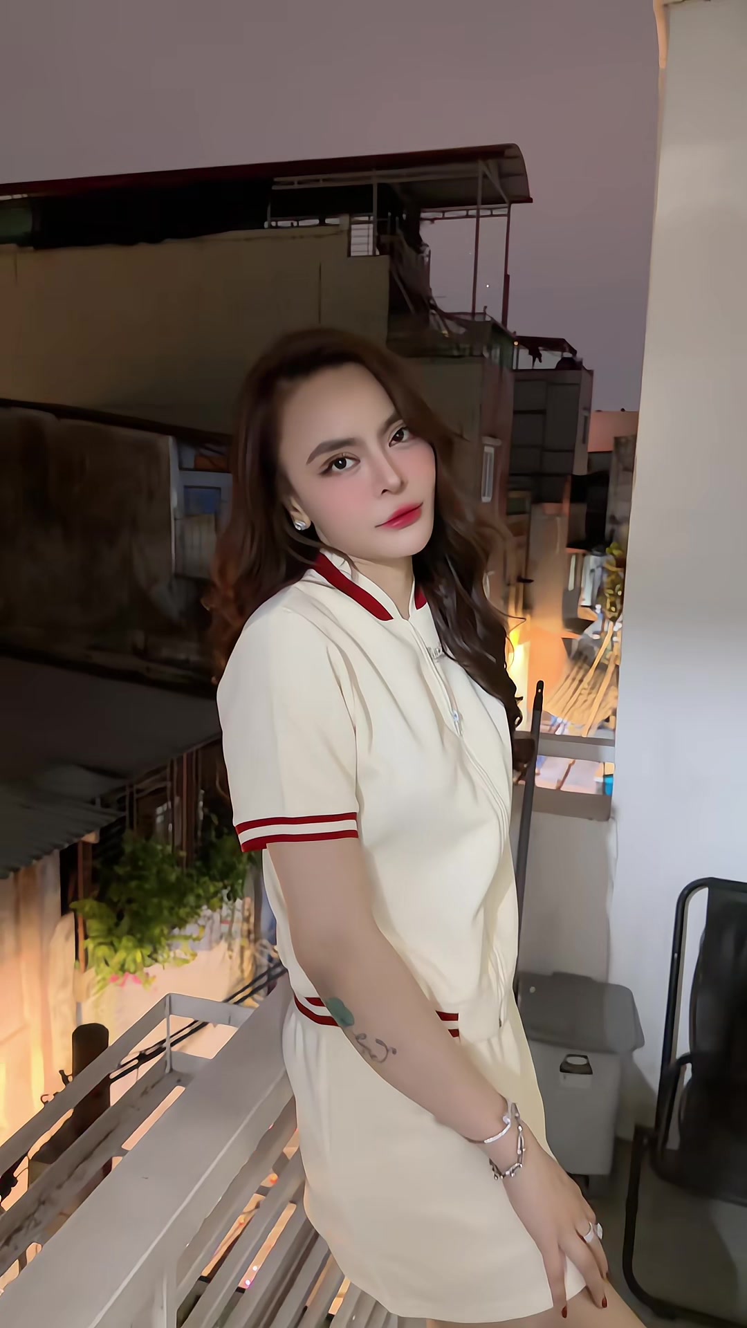 @Ngân Lai 💵