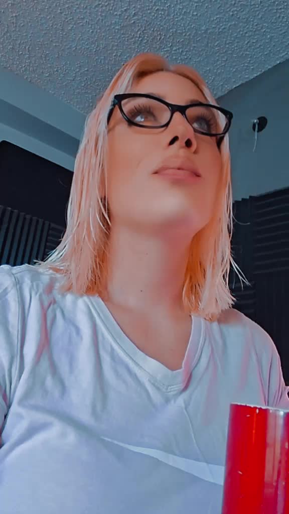 @QueenSkero