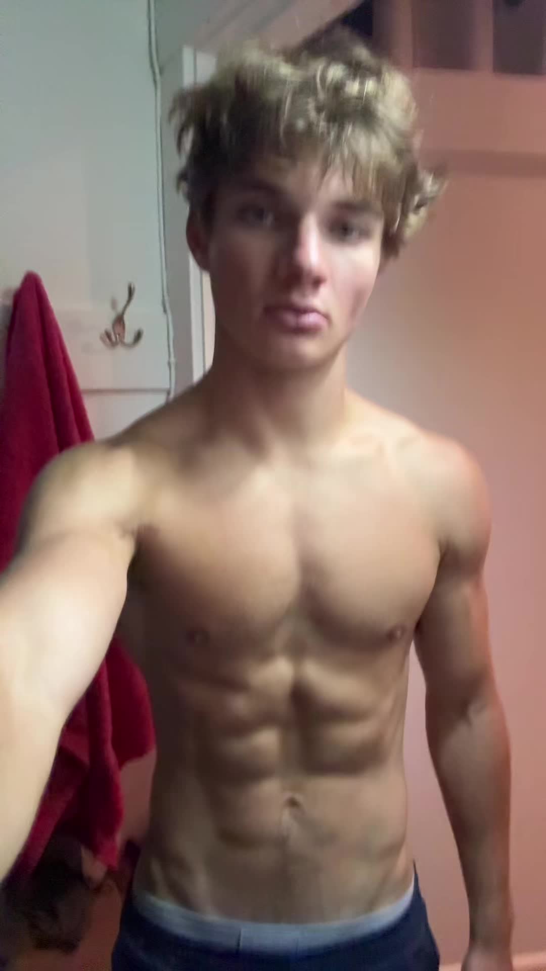 @AshLifts 💫
