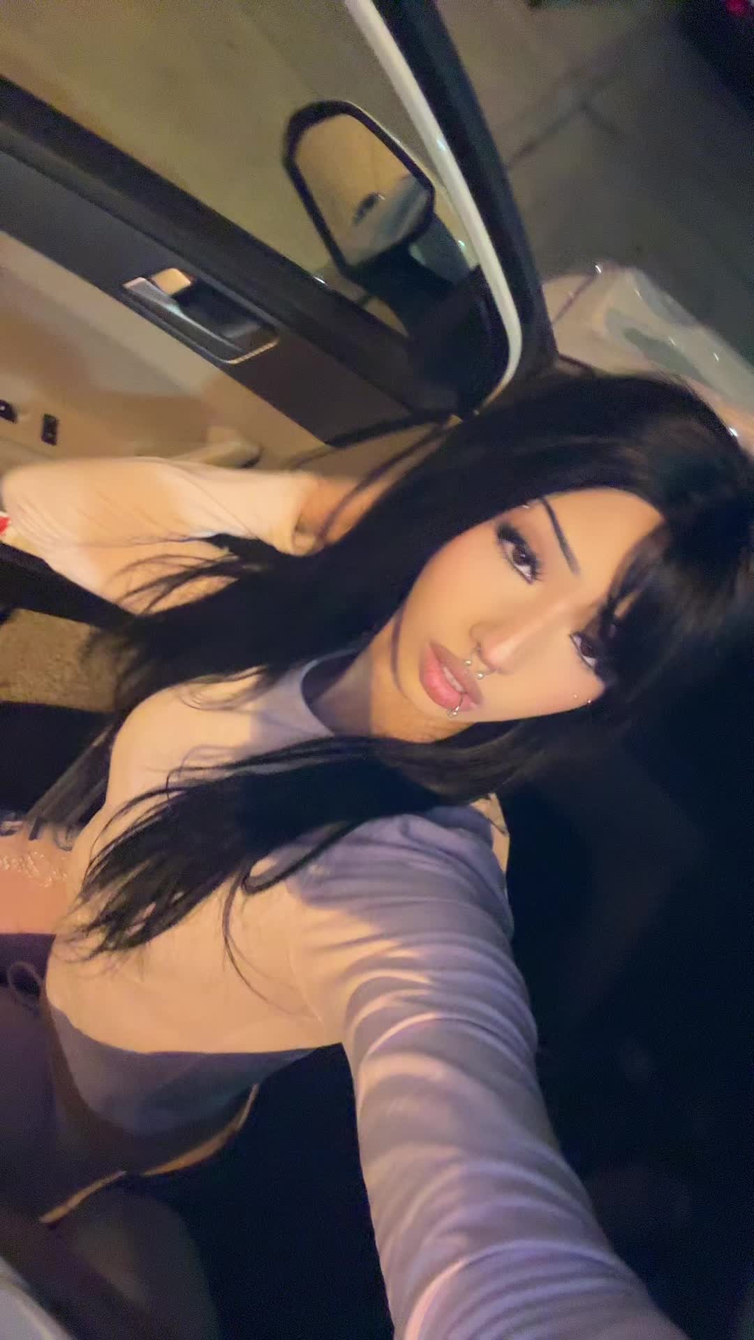 @evilyves_
