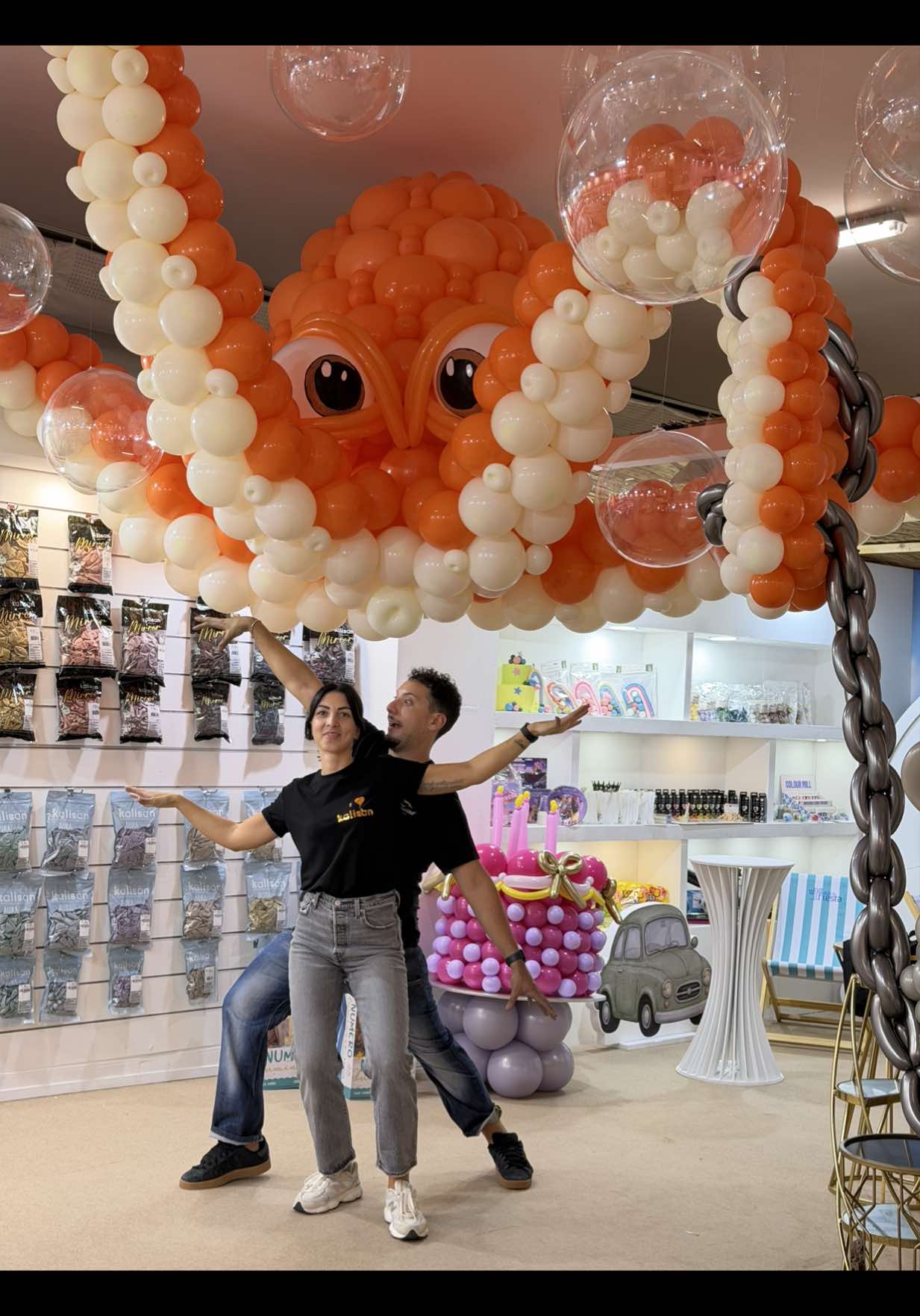 @Nello_Balloon Artist