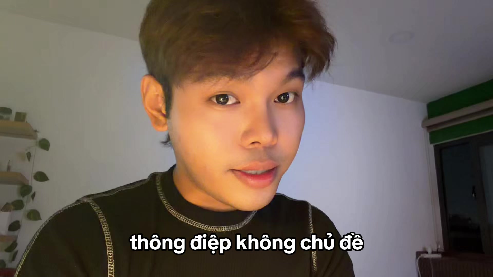 @Một chiếc &ocirc;m nhỏ ch&iacute;u