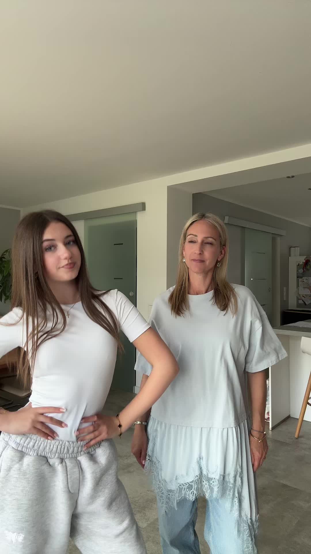 @Sarah_Mona