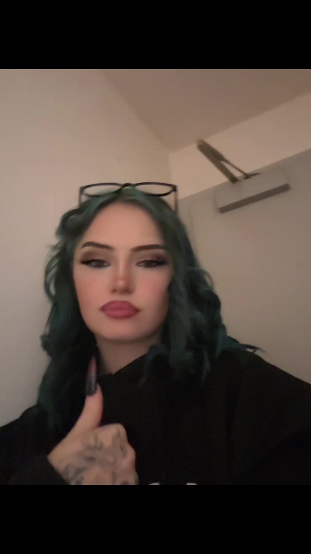 @laura