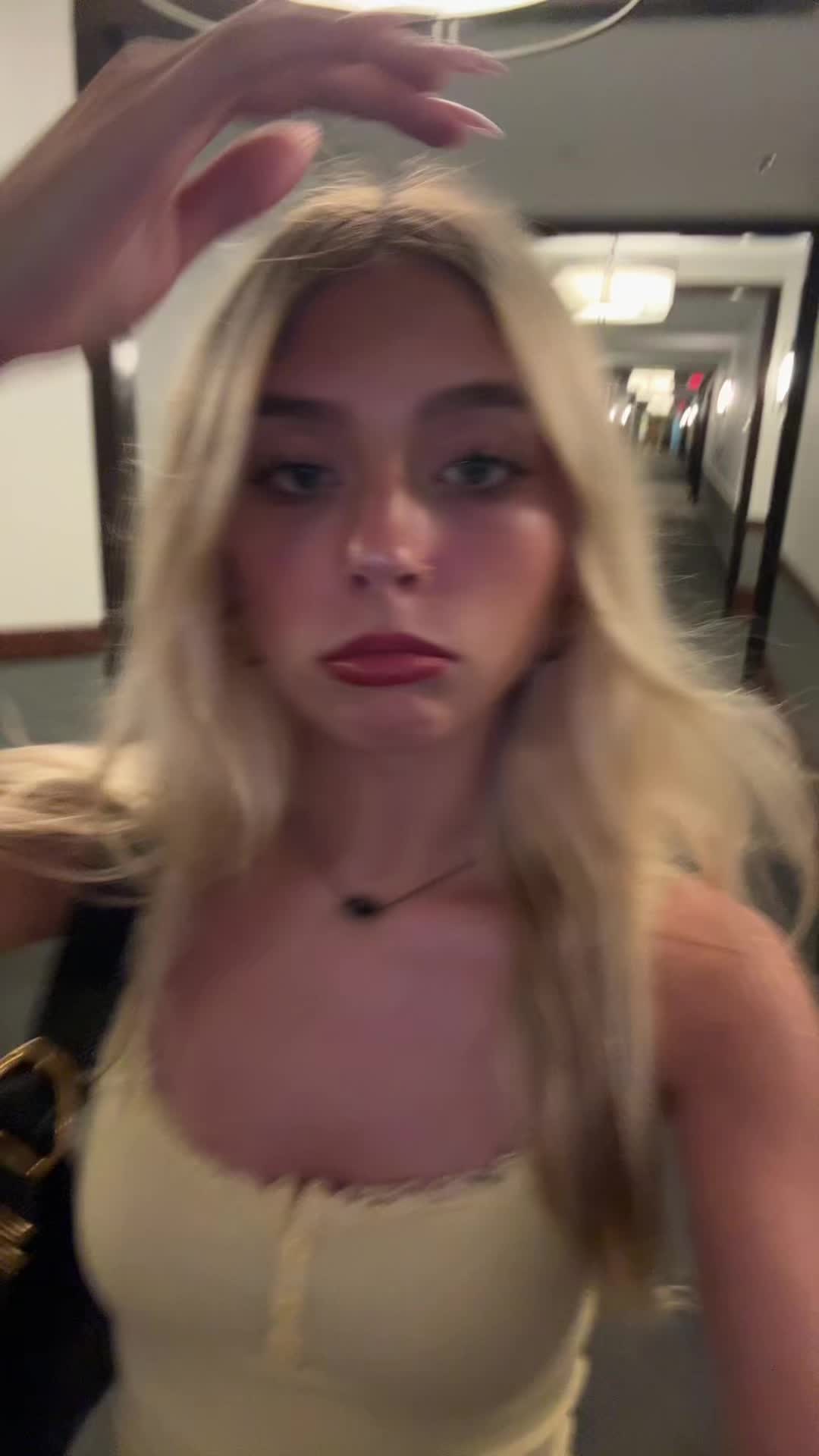@bella