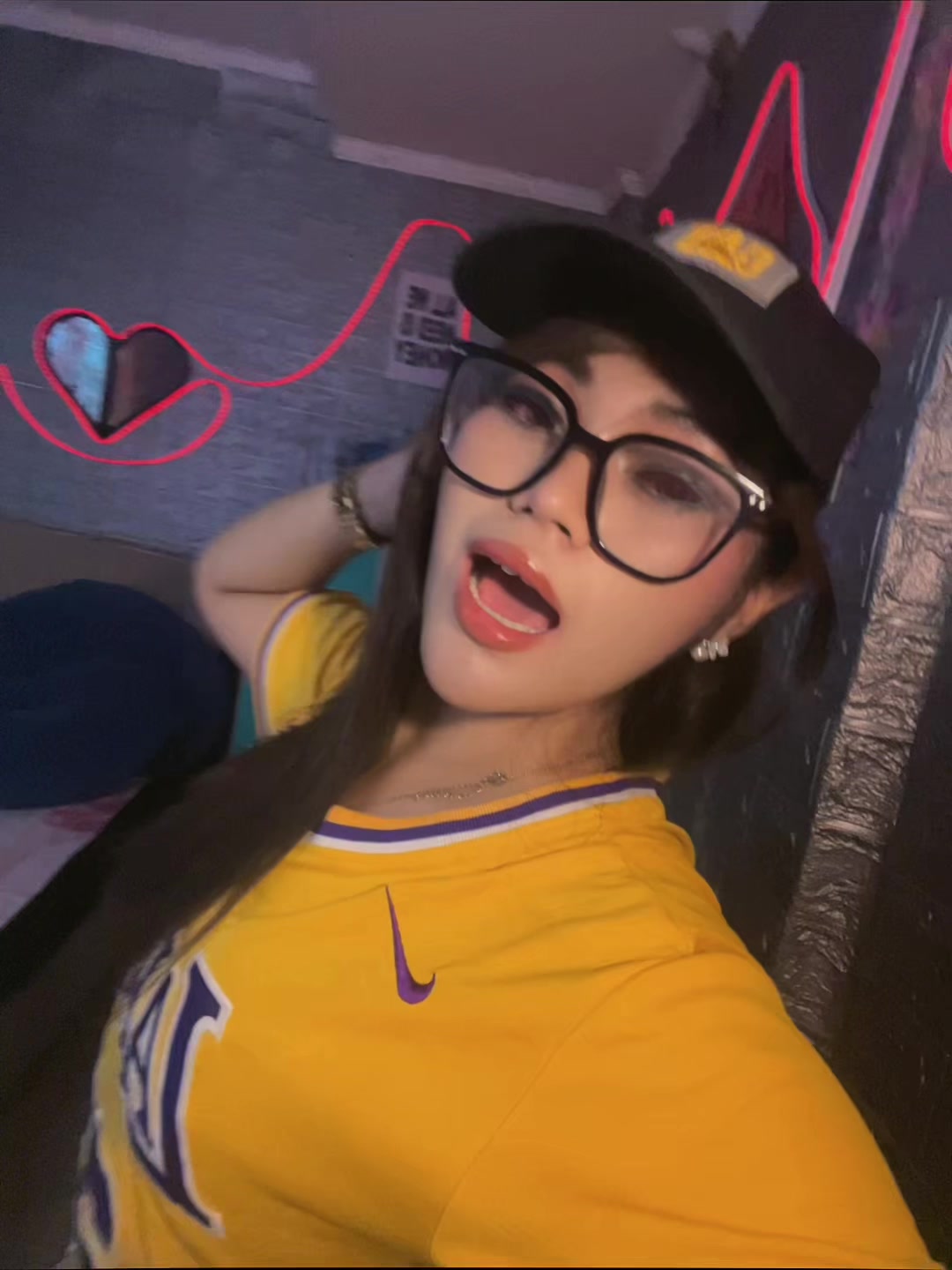 @Vhy