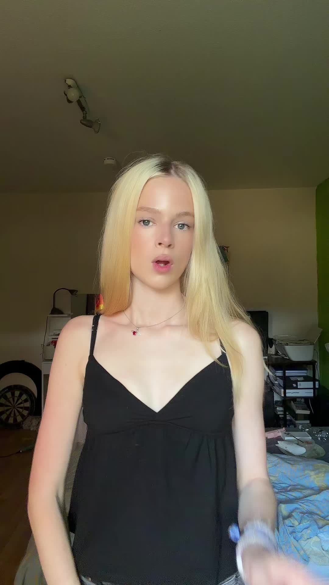 @𝓁𝒾𝓋𝒾 🎀